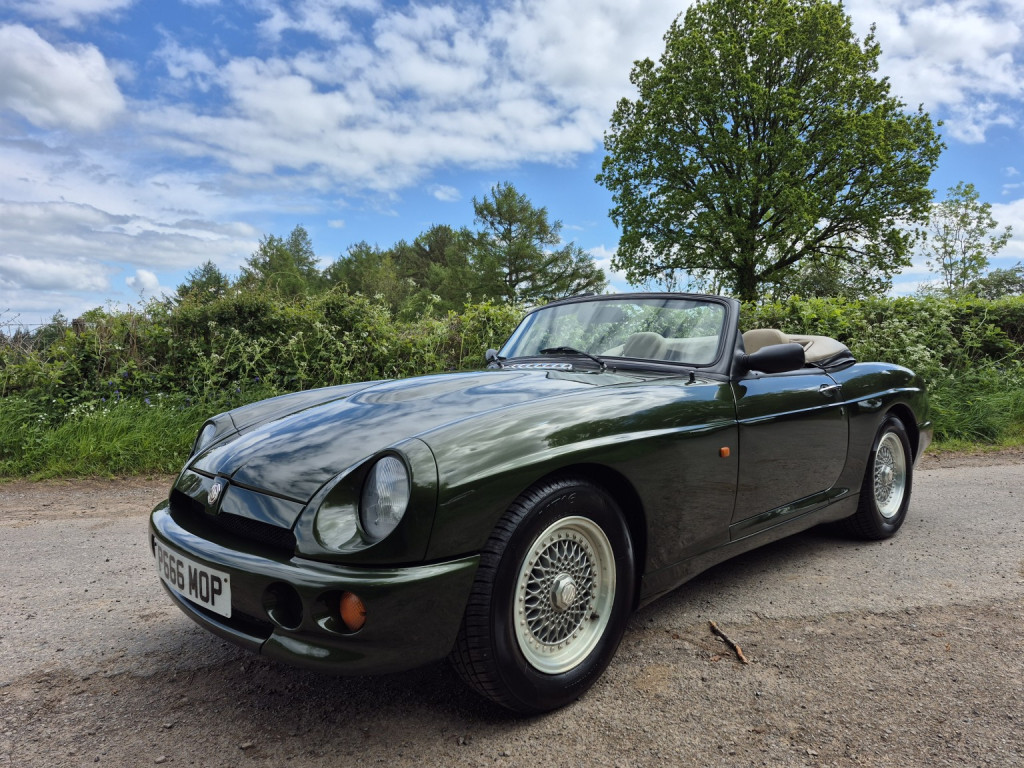 1997 MG Rv8